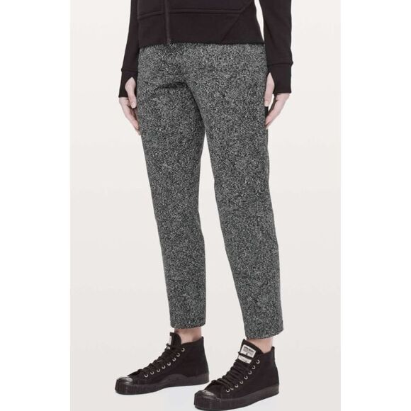 LULULEMON ATHLETICA On The Fly Pant '28" Size 6 - Picture 1 of 8